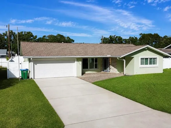 5669 45th Ave N, Kenneth City, FL 33709