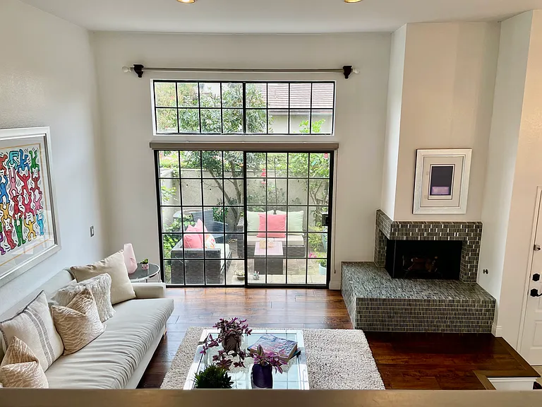 LIVING ROOM AREA