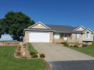 1221 S Bluff Rd, Syracuse, UT 84075