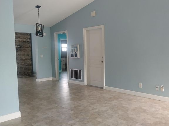 2nd image of 362 Bent Oak Dr