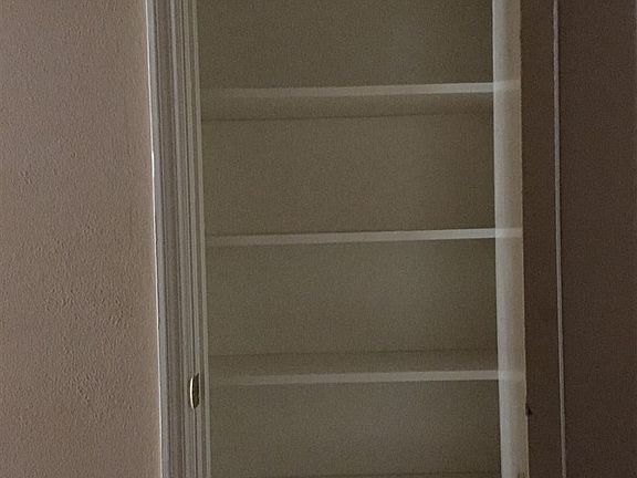 3rd image of 6115 Queensboro Dr APT B