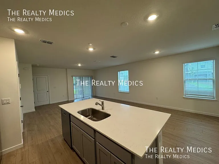 16594 Barbours Creek Way — Photo 7