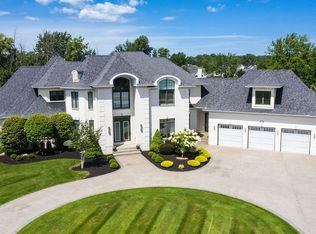 80 Sanctuary Ct, Williamsville, NY 14221