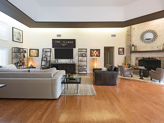 5th image of 1701 Vestal Dr