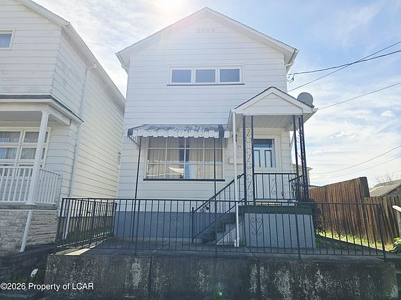 2nd image of 21 W Grand St