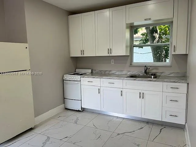 922 NW 2nd St #4 — Photo 10