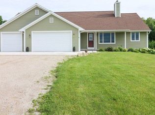 W396 Deer Dr, Pulaski, WI 54162
