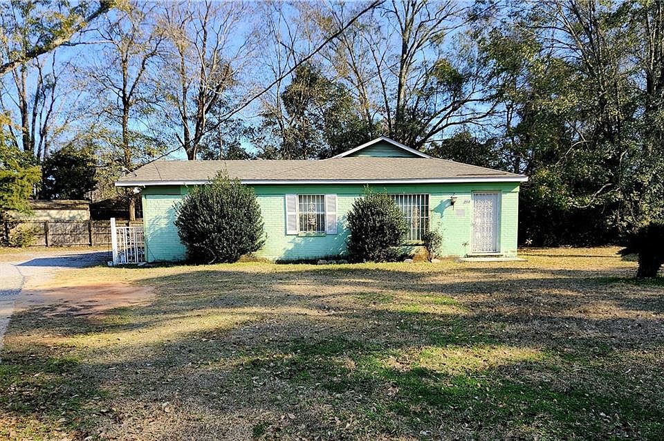 1st image of 713 Pinehill Dr
