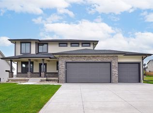 880 Roman Rd, Waukee, IA 50263