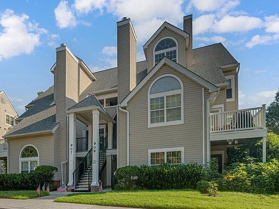 2nd image of 907 Hillside Lake Ter APT 512