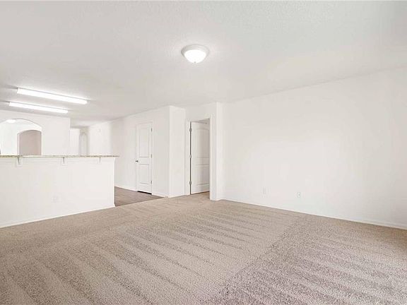 5th image of 6426 Como Pl