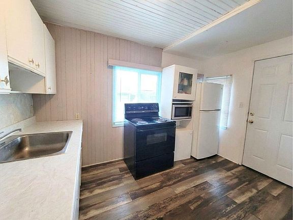 5th image of 942 Lee St