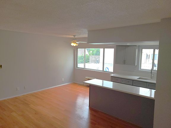 2nd image of 6911 Haskell Ave #210