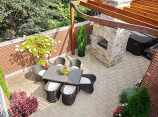 1457 W Addison St, Chicago, IL 60613