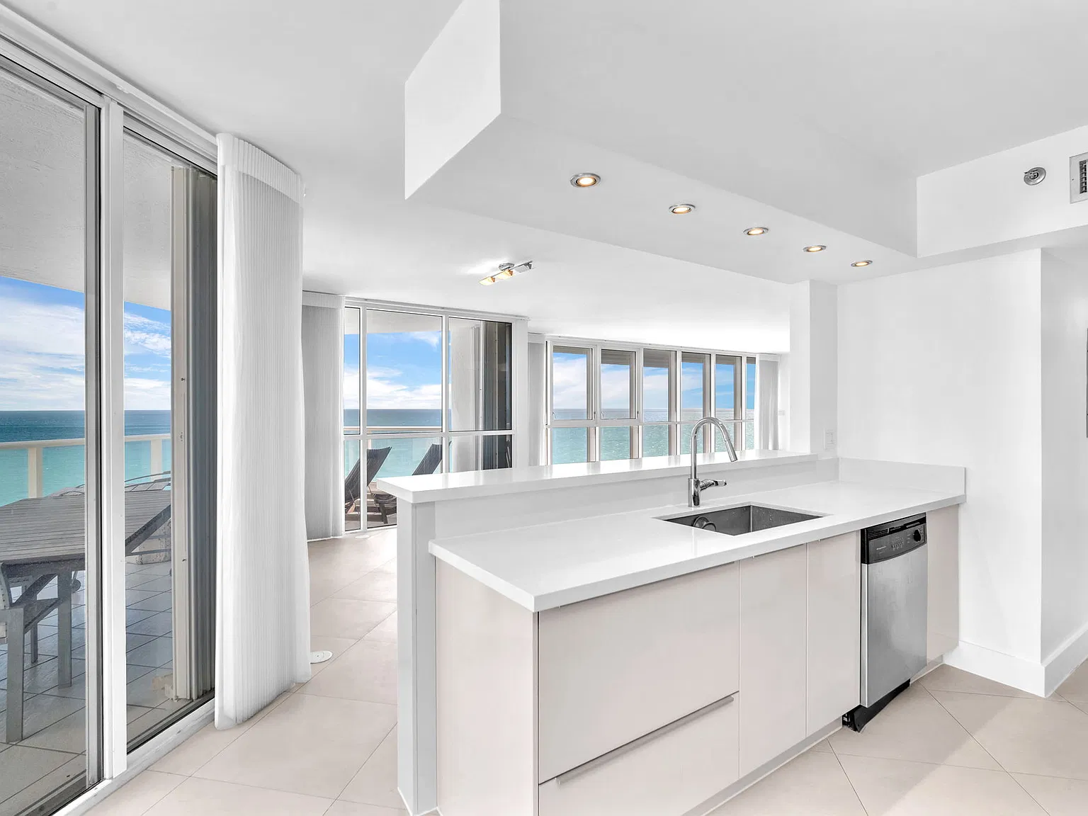 2 bed, 2020 sqft, $7,500 — Photo 3