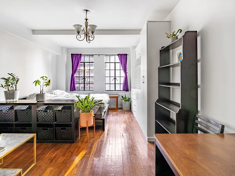 320 E 42nd St #1003 — Photo 4