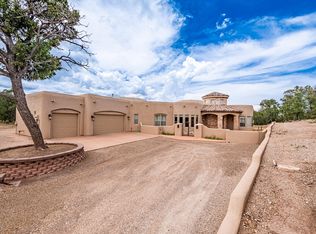 27 S Mountain Ct, Tijeras, NM 87059