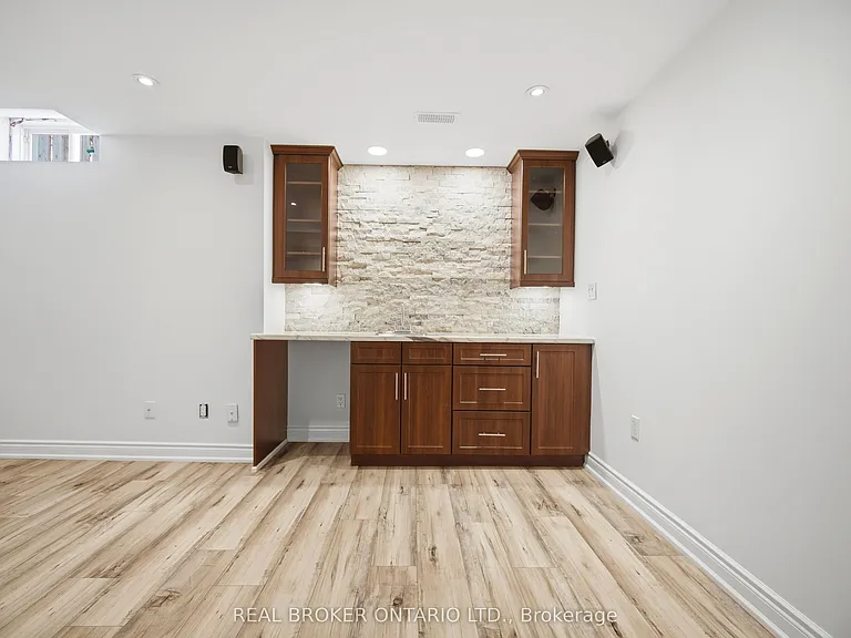3277 Paul Henderson Dr — Photo 22