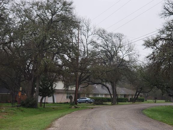 4th image of 337 Live Oak Dr