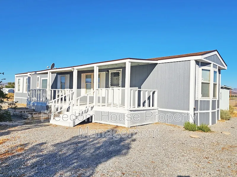 3 bed, 2.0 bath, 960 sqft, $1,191 — Photo 1