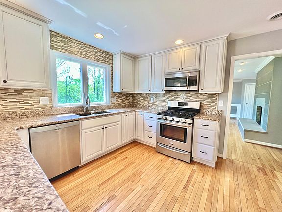 5th image of 1108 Westmoor Pl