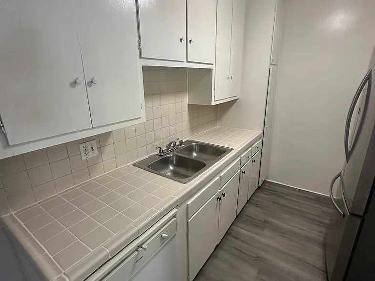 6320 Whitsett Ave #2 — Photo 6