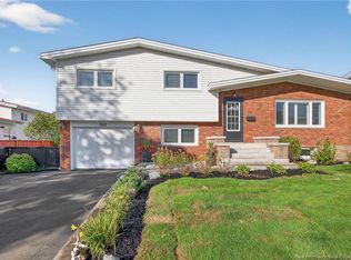 100 Dickson Blvd, Moncton, NB E1E2P8