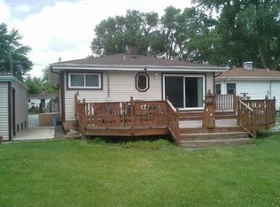 111 Sydenham St, Spring Grove, IL 60081