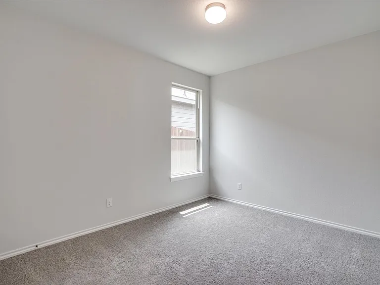 2330 Aspen Hill Dr — Photo 3