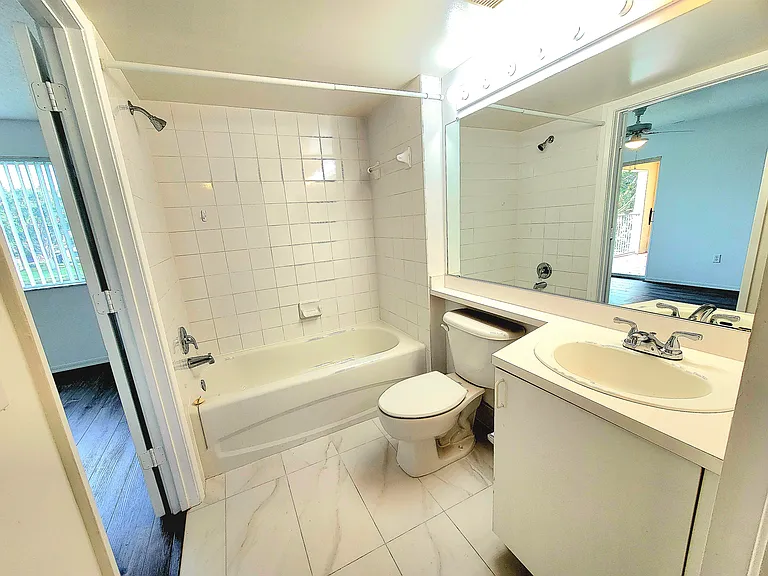 1640 N 42nd Cir #204 — Photo 8