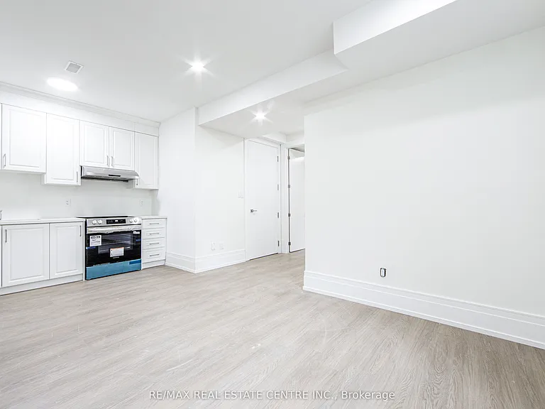 143 Balsam Dr — Photo 9