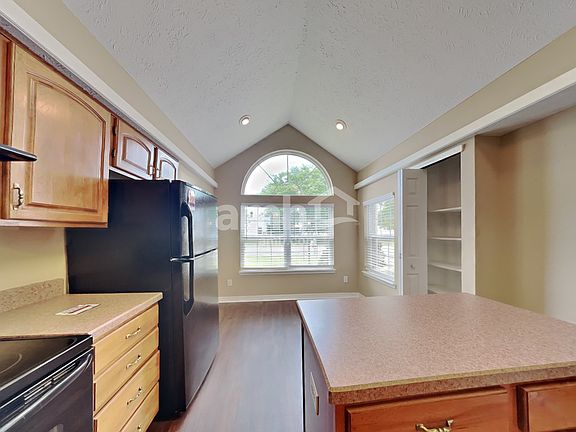 4th image of 12985 Sweet Briar Pkwy