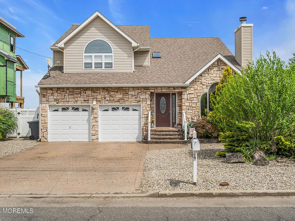 1st image of 641 Bayview Drive