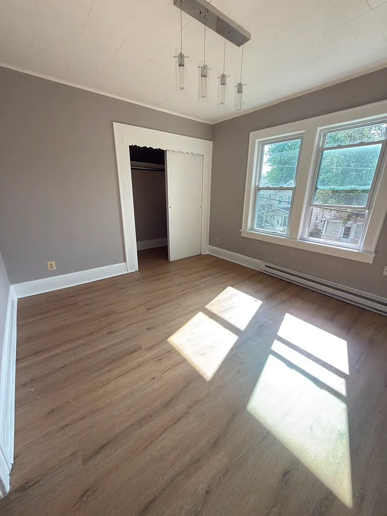 5 bed, $3,000 — Photo 2