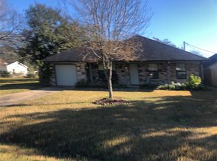 700 Danbury St, Angleton, TX 77515