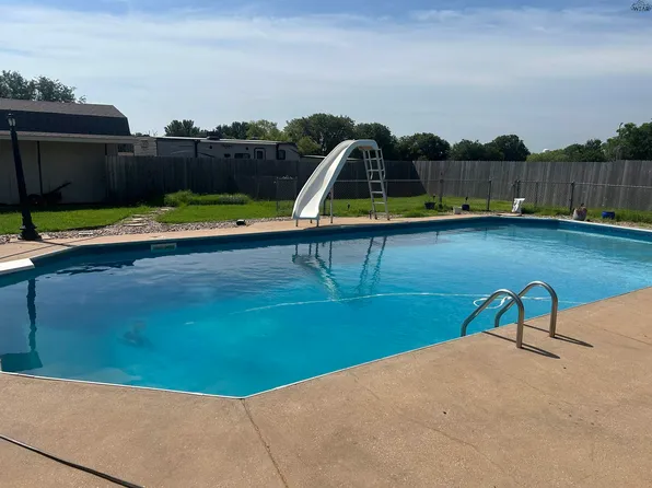 1603 Yucca St, Iowa Park, TX 76367