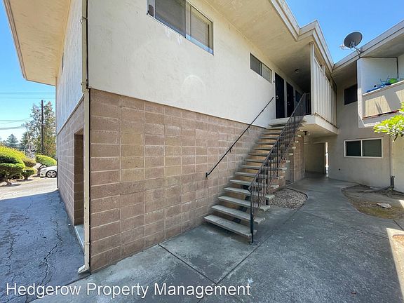 2nd image of 1402 Pueblo Ave