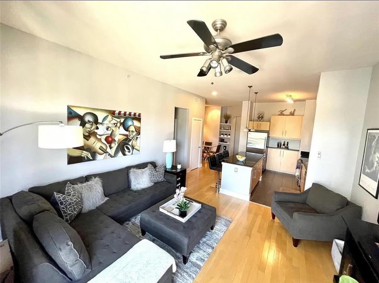 1 bed, 1015 sqft, $2,200 — Photo 2