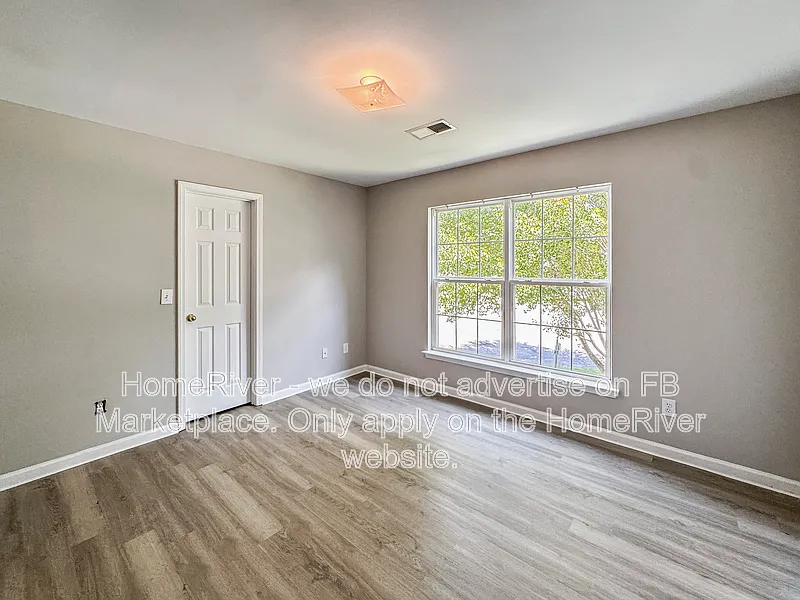 4 bed, 3.5 bath, 2765 sqft, $2,300 — Photo 4