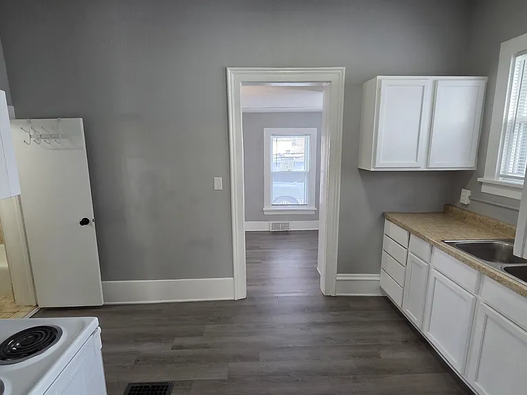 5 W Lincoln St — Photo 11