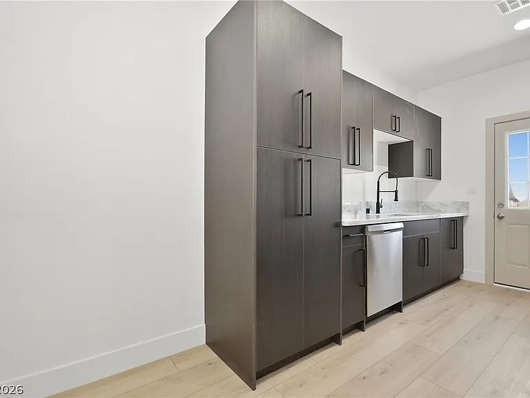 2001 S Dandelion St #2 — Photo 10