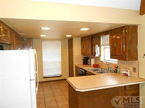 5th image of 913 Lakeland Dr