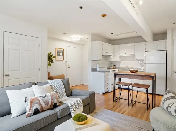 184 Bunker Hill St APT 4, Boston, MA 02129