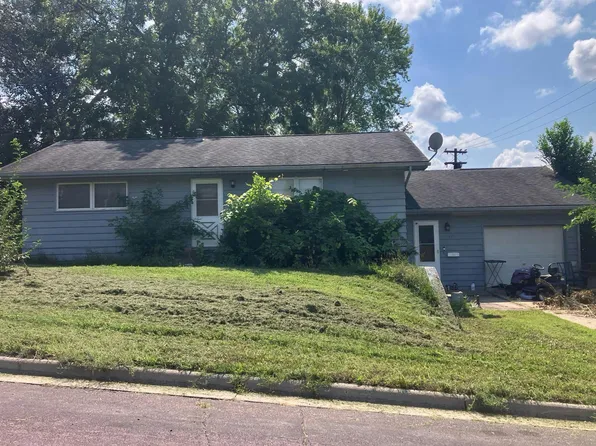 214 Maple St, Le Sueur, MN 56058
