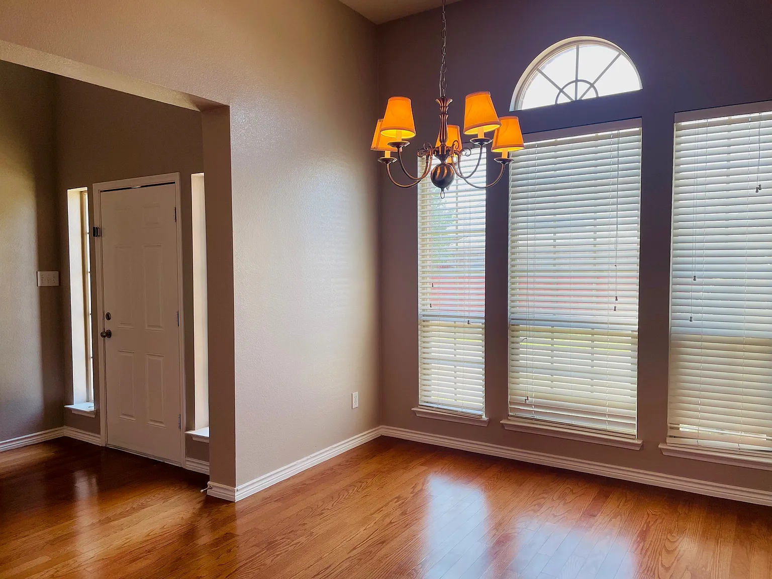 3 bed, 2.5 bath, 2623 sqft, $2,595 — Photo 2