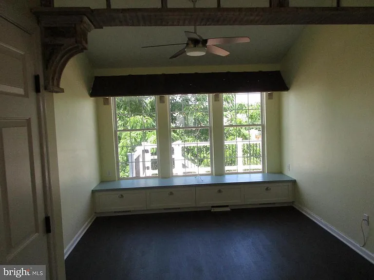1024 Jeanett Way — Photo 3