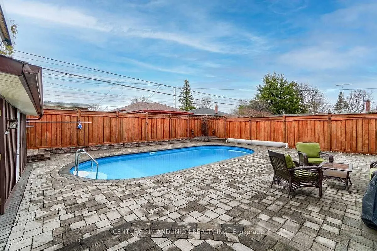 4 bed, $3,200 — Photo 1
