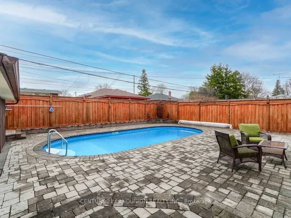 371 Elizabeth St, Oshawa, ON L1J 5S7
