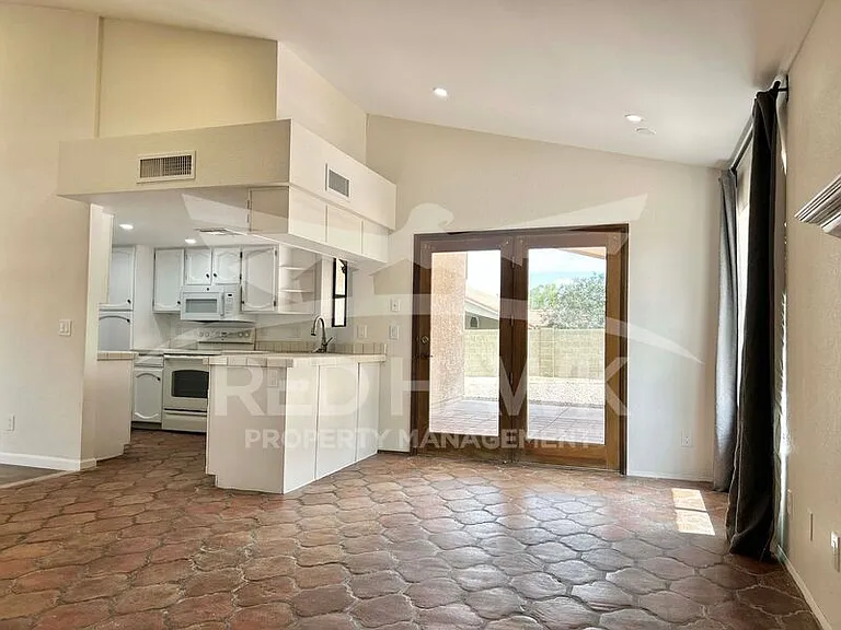 3839 E Cherokee St — Photo 7