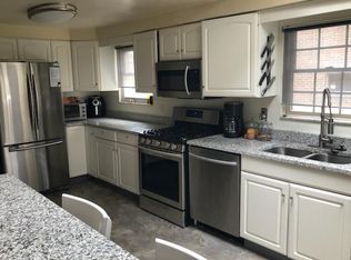 105 Glenora Dr, Coraopolis, PA 15108